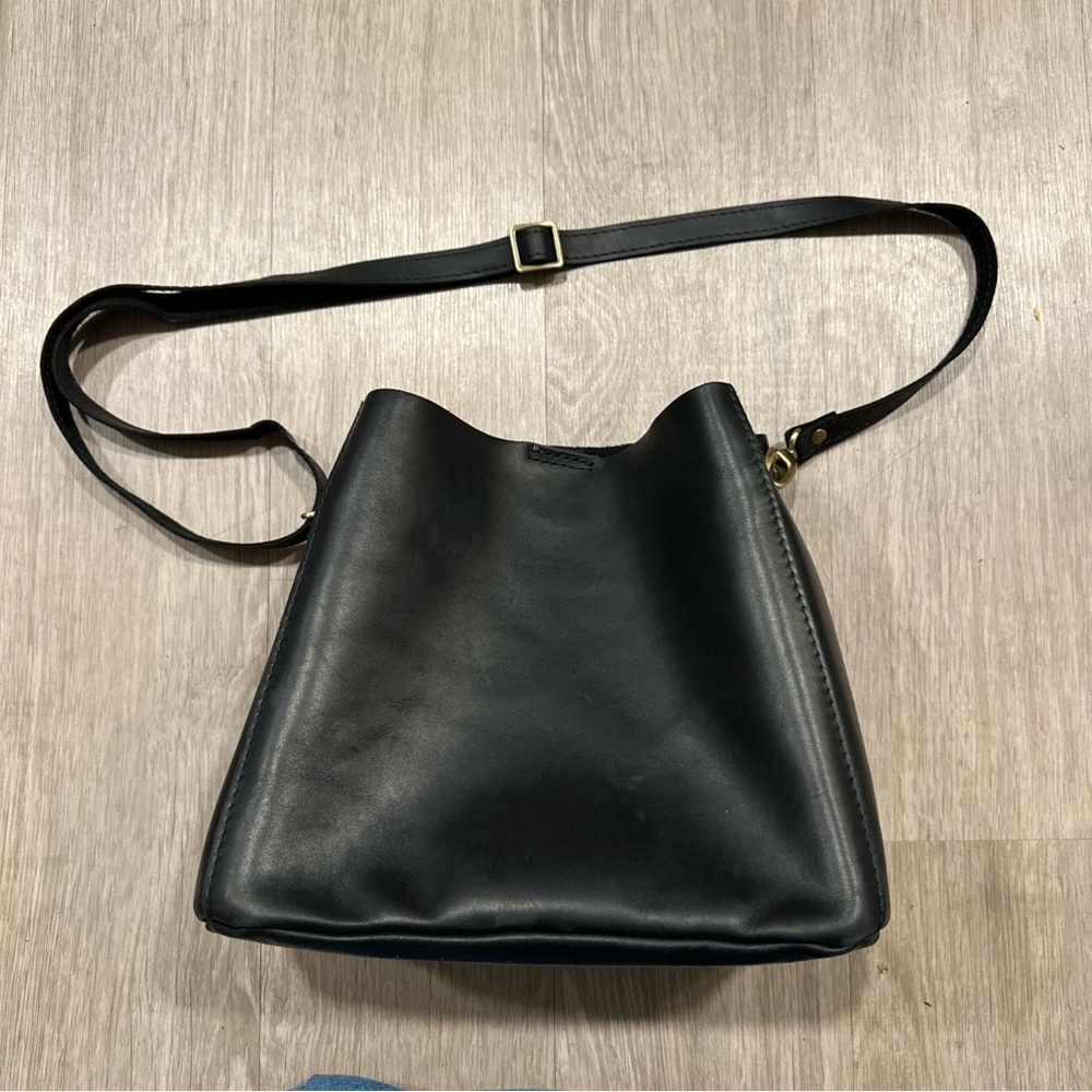 Portland Leather Classic Black Shoulder Bag
